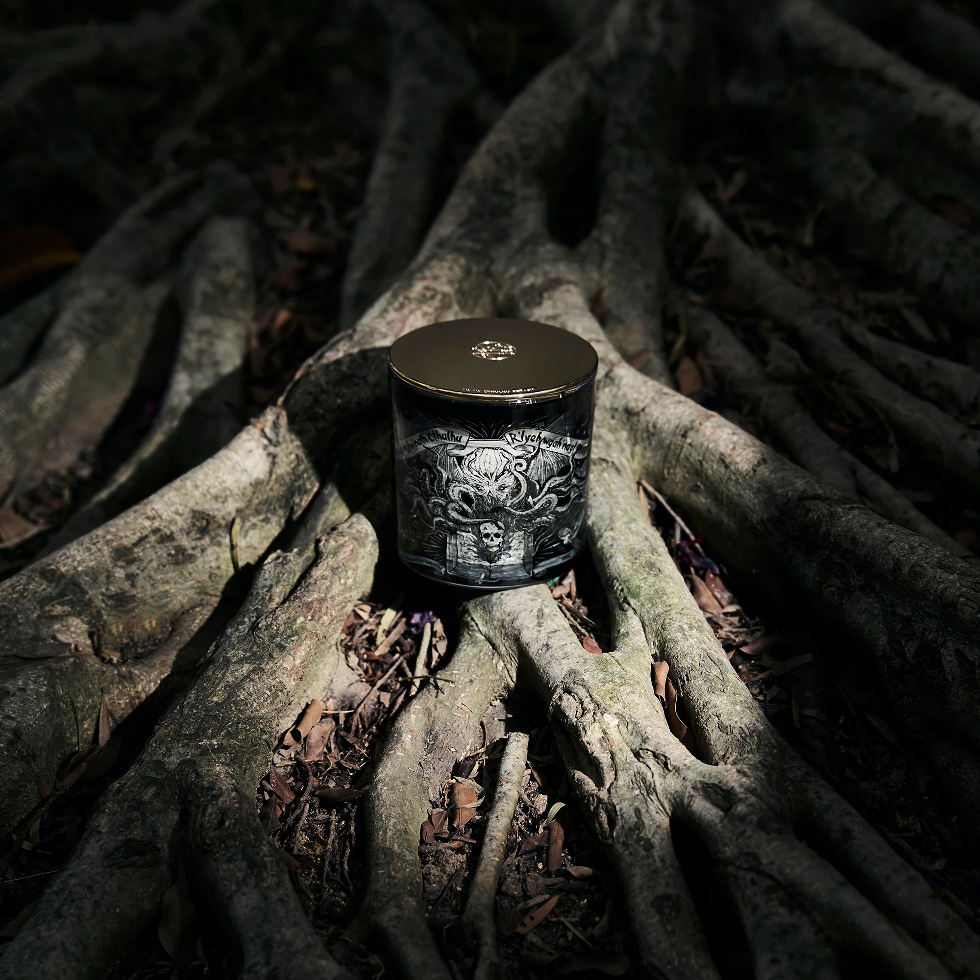 Arkham's Last Glimmer of Hope Cthulhu Light-Up Aroma Candle - Image 3