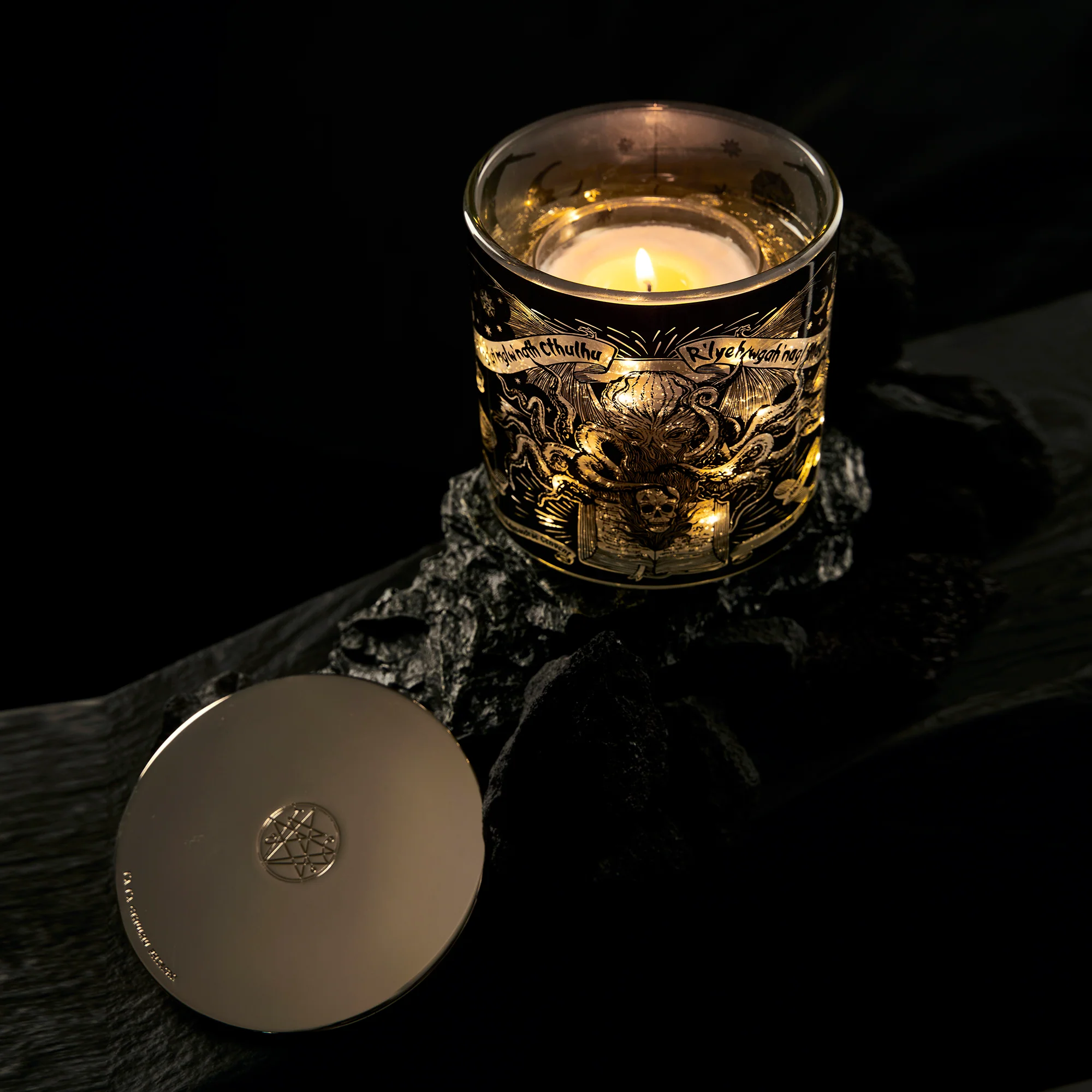 Arkham's Last Glimmer of Hope Cthulhu Light-Up Aroma Candle - Image 4