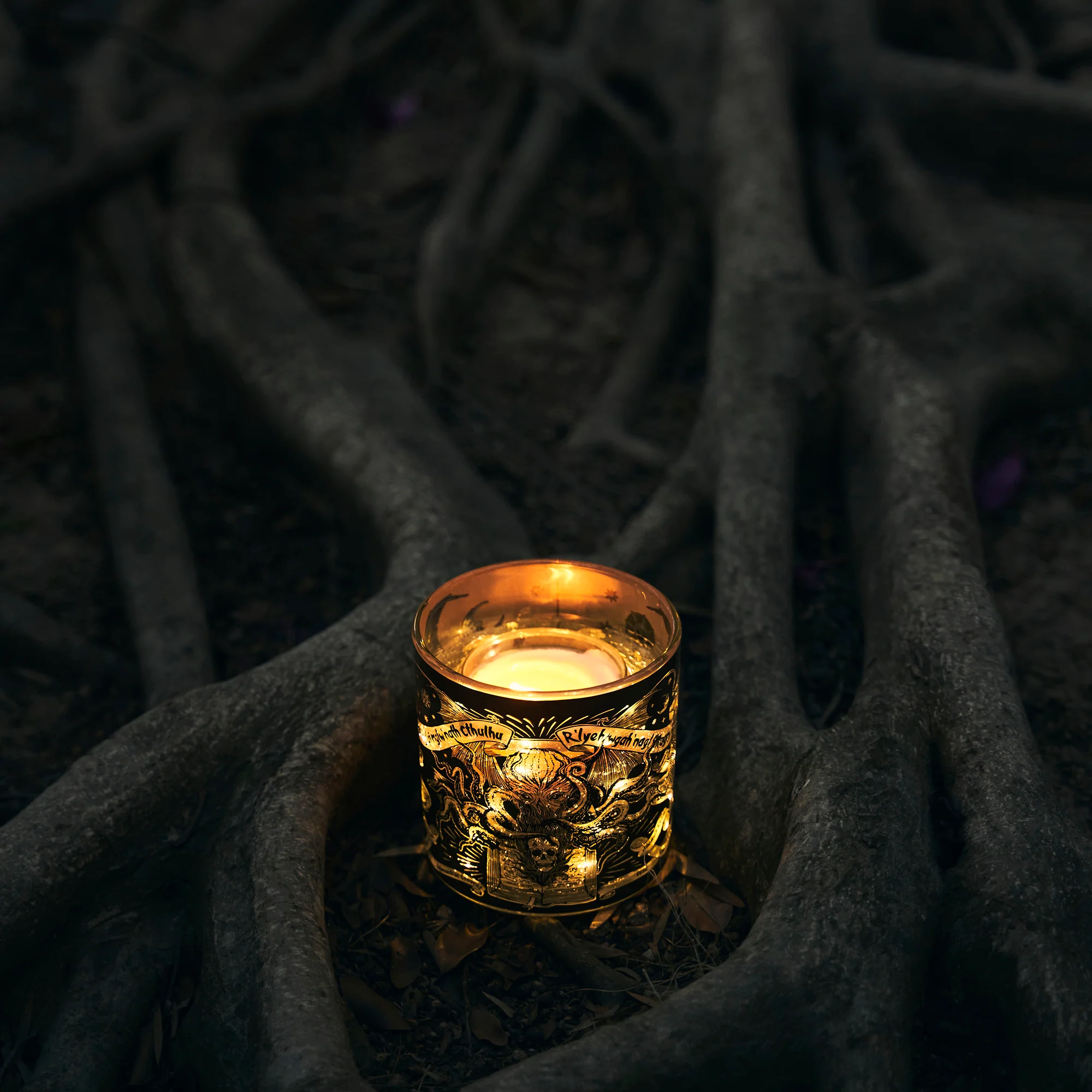 Arkham's Last Glimmer of Hope Cthulhu Light-Up Aroma Candle - Image 8