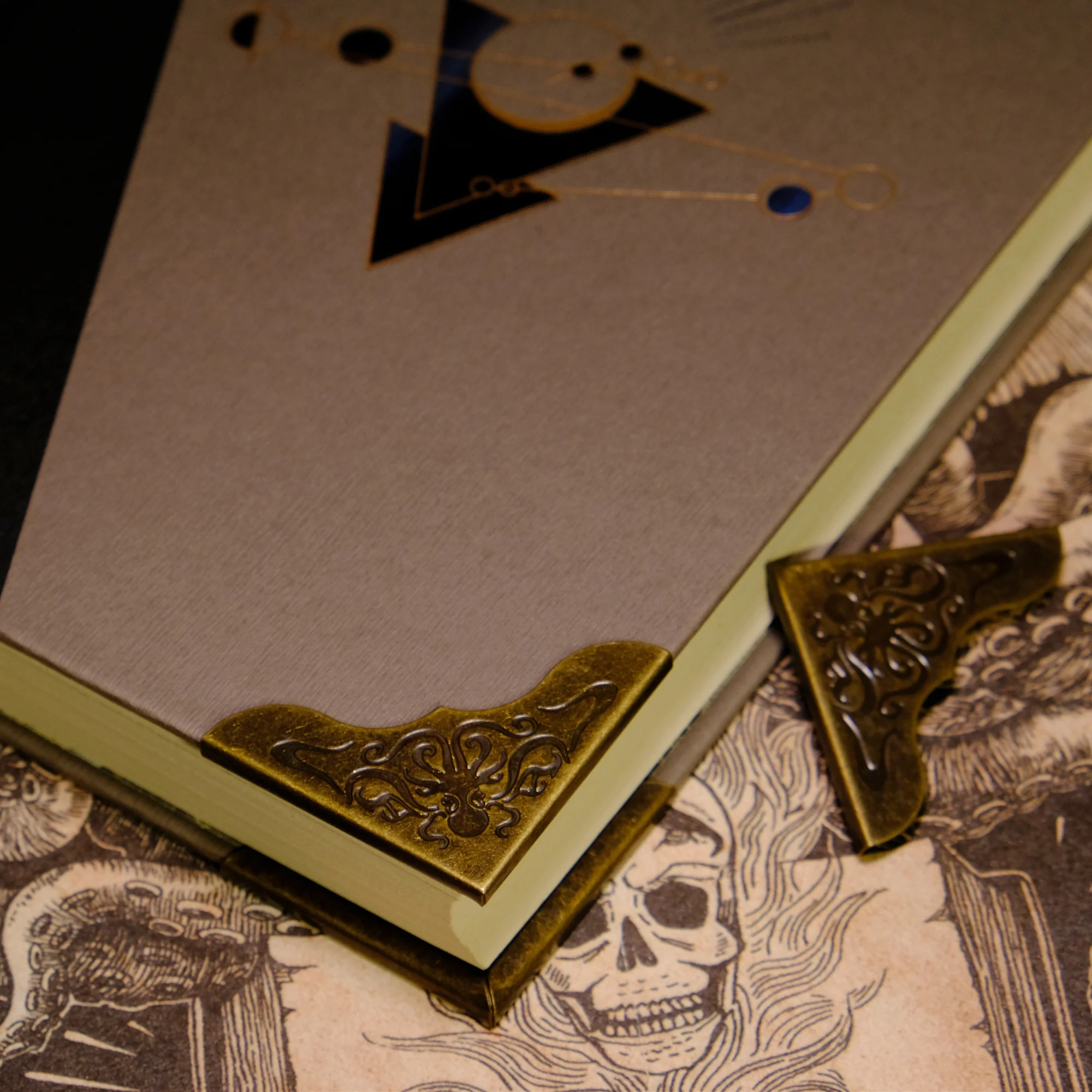 Bookworms from Shaggai Cthulhu Metal Book Corners - Image 5