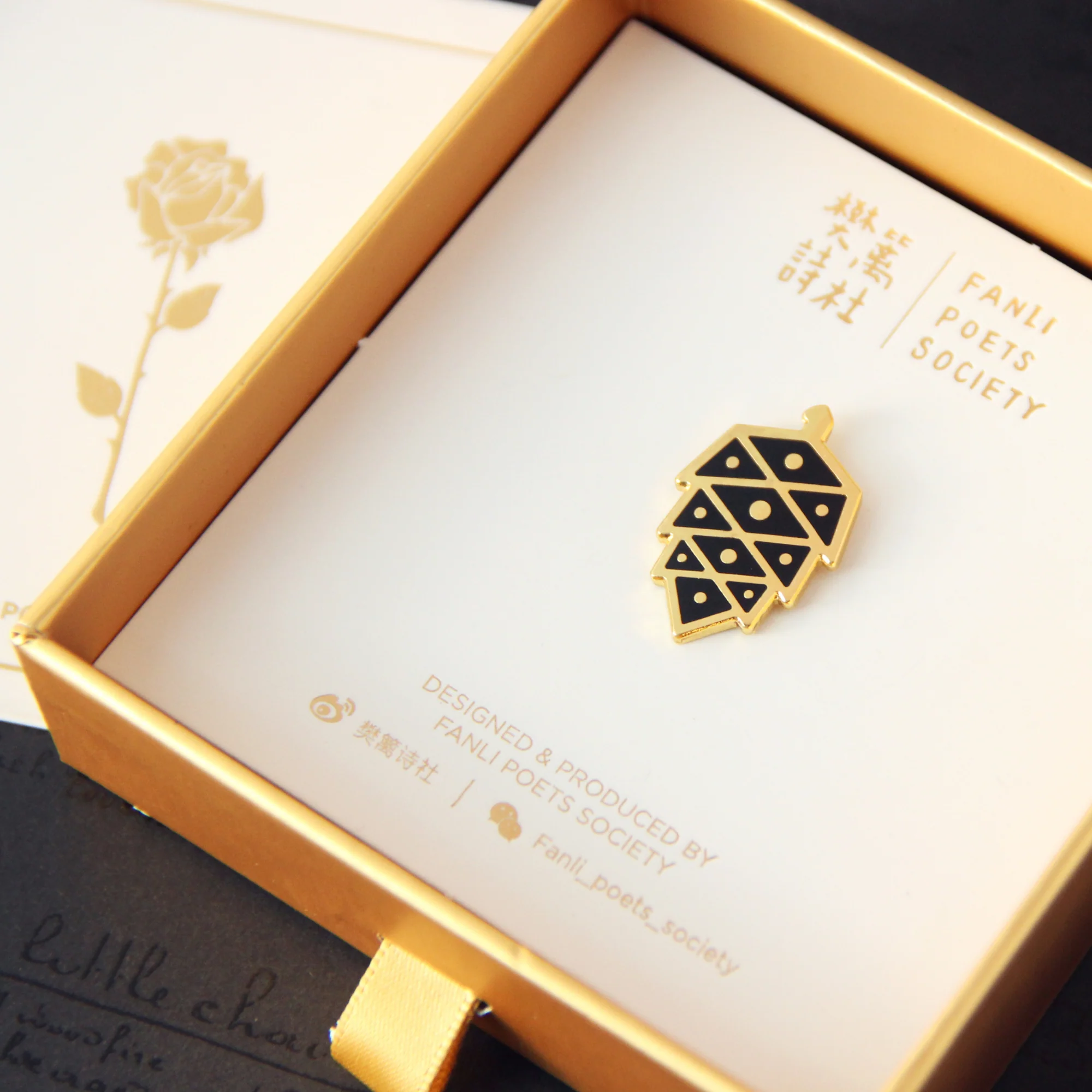 Fanli Enamel Pins "Pinecone" - Image 2