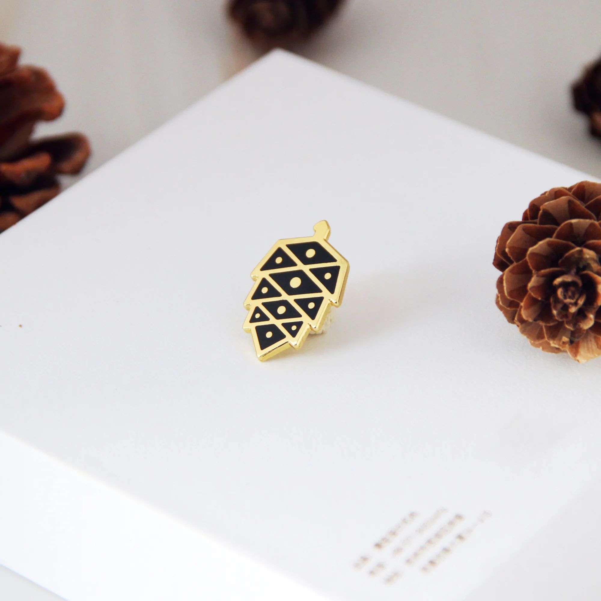 Fanli Enamel Pins "Pinecone" - Image 3