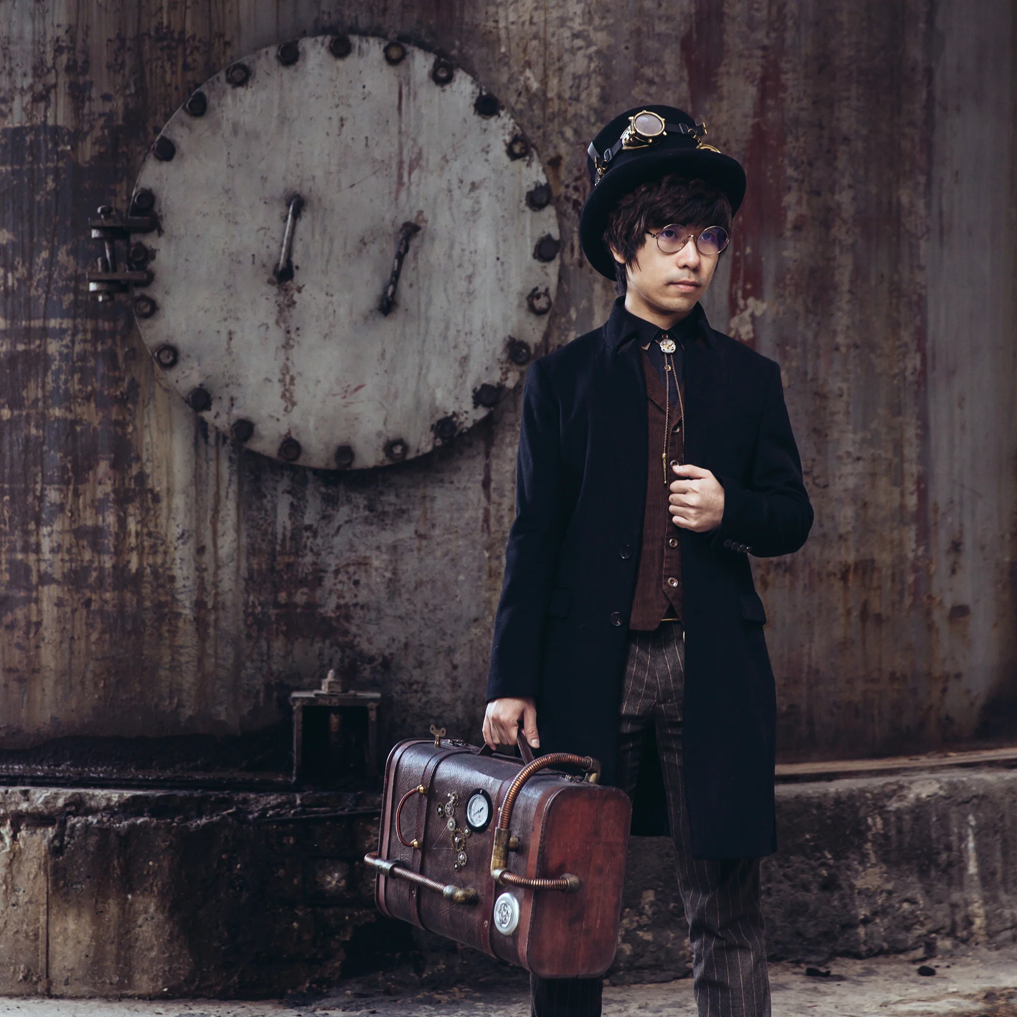 "The Boiler" Handcrafted Steampunk Travel Suitcase - Image 4