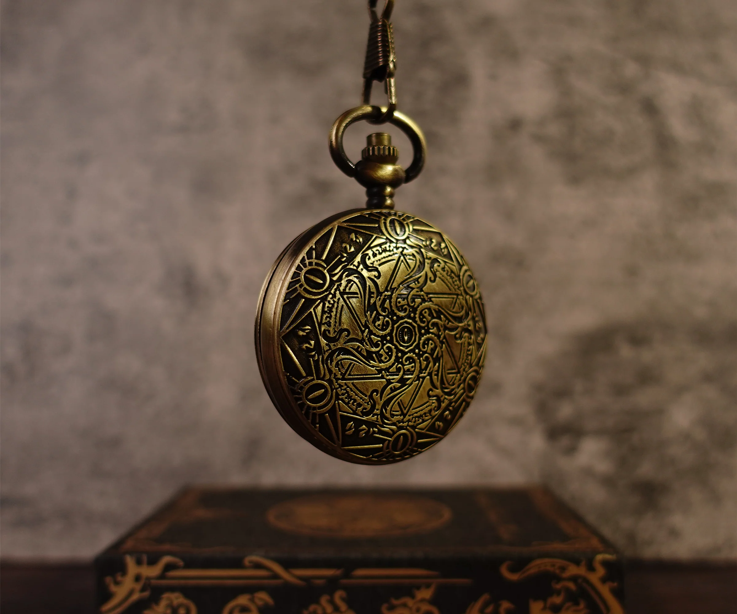 The Shadow Out of Time Cthulhu Mechanical Pocket Watch - Image 5