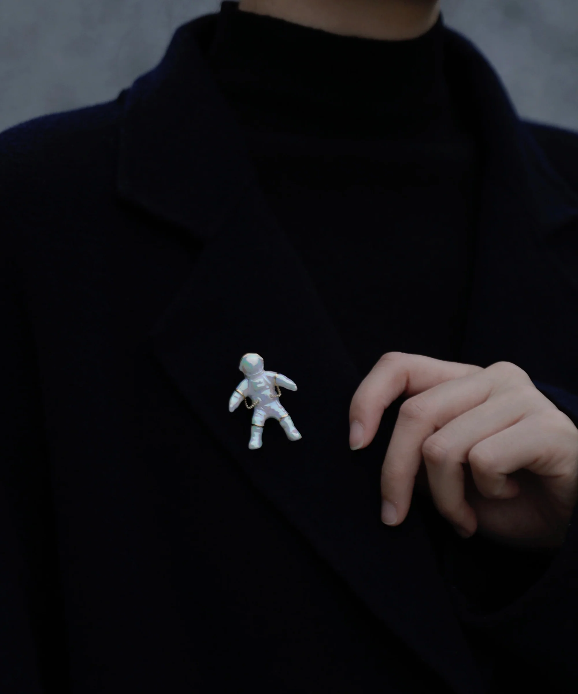 YIHE Ceramic Brooches "Astronaut" - Image 4
